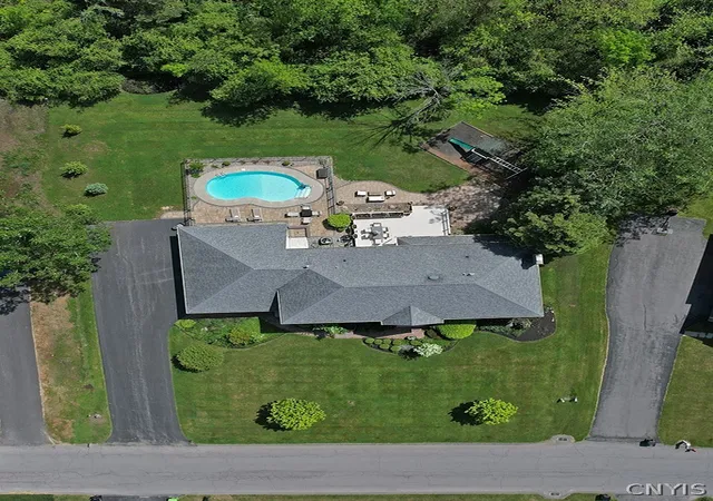 Homes for sale in Manlius, NY | 8430 Prestwick Dr, Manlius, NY 13104 | MLS# S1685374