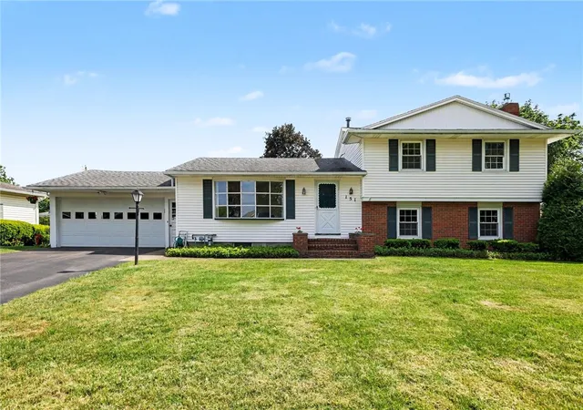 2nd image of 151 Queens Ln, Rochester, NY 14617 | MLS# R1686976
