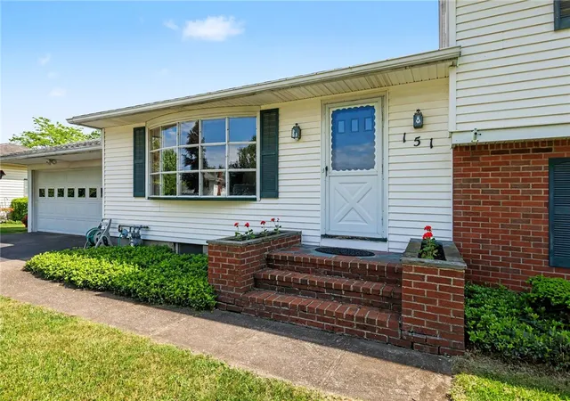 3rd image of 151 Queens Ln, Rochester, NY 14617 | MLS# R1686976