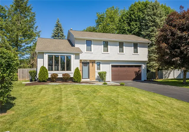 1st image of 1252 Pine Hill Ln, Farmington, NY 14425 | MLS# R1686356