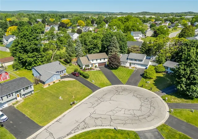 38th image of 1252 Pine Hill Ln, Farmington, NY 14425 | MLS# R1686356