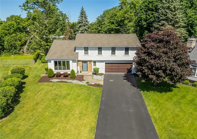 3rd image of 1252 Pine Hill Ln, Farmington, NY 14425 | MLS# R1686356