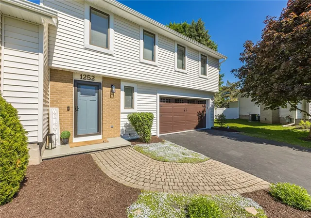 4th image of 1252 Pine Hill Ln, Farmington, NY 14425 | MLS# R1686356