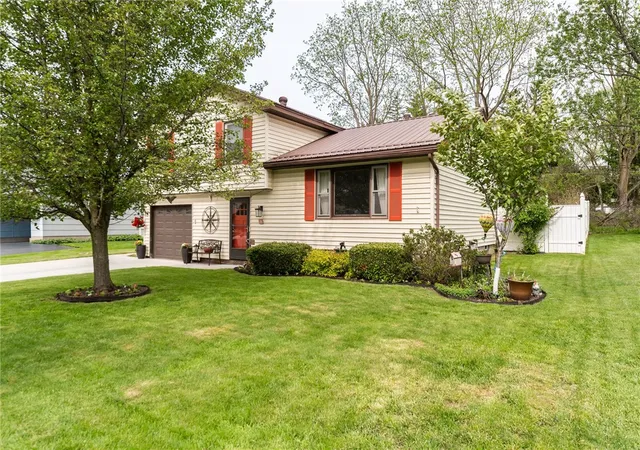 Homes for sale in Batavia City, NY | 11 Gateway Dr, Batavia City, NY 14020 | MLS# R1685881