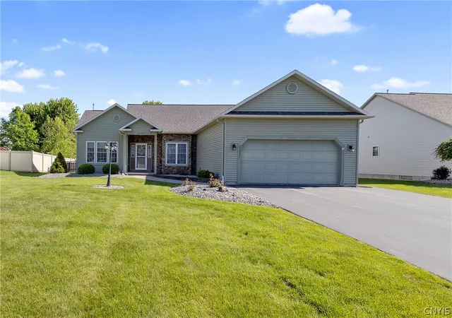 Homes for sale in Cicero, NY | 6297 Hessler Farm Path, Cicero, NY 13039 | MLS# S1687154