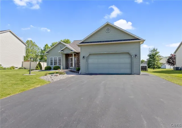 Homes for sale in Cicero, NY | 6297 Hessler Farm Path, Cicero, NY 13039 | MLS# S1687154