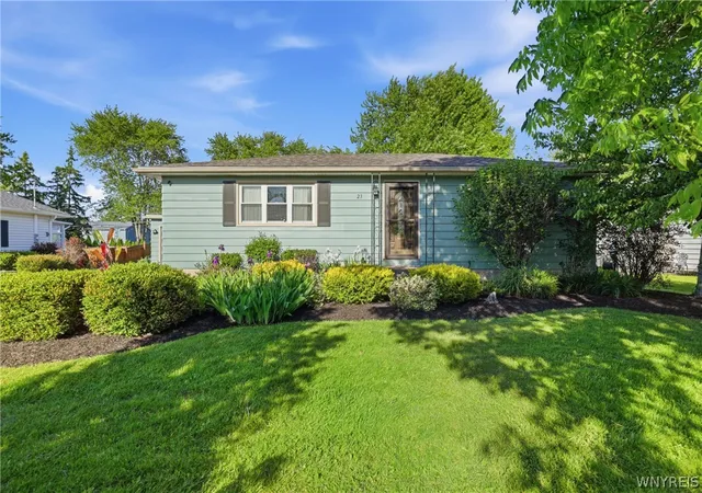 Homes for sale in Grand Island, NY | 23 Beaver Ln, Grand Island, NY 14072 | MLS# B1686721
