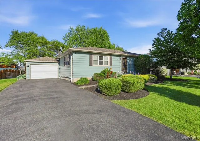 Homes for sale in Grand Island, NY | 23 Beaver Ln, Grand Island, NY 14072 | MLS# B1686721