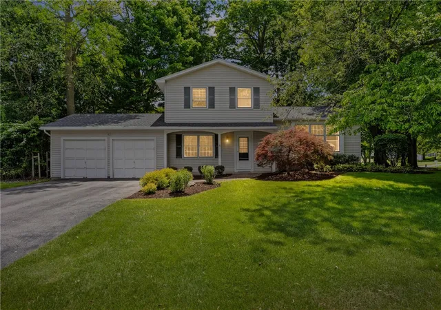 Homes for sale in Farmington, NY | 6149 Barkwood Ct, Farmington, NY 14425 | MLS# R1686998