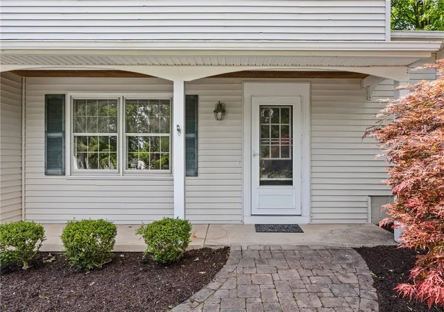 4th image of 6149 Barkwood Ct, Farmington, NY 14425 | MLS# R1686998