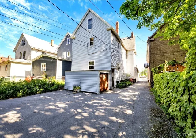Photo 2 of Sale Pending at 553 S Park Ave, Buffalo, NY 14204 | MLS# B1687304 | Listing updated on 2026-08-03