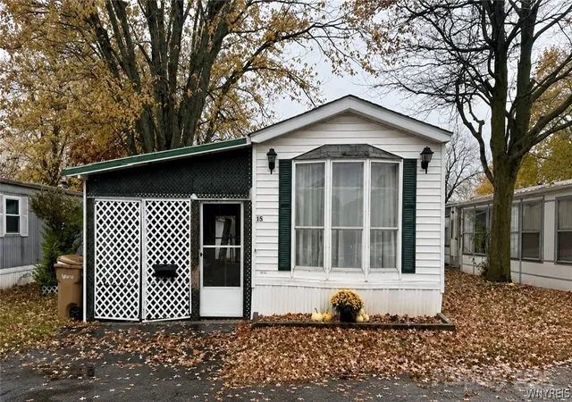 Homes for sale in Cheektowaga, NY | 15 Lobue Ln, Cheektowaga, NY 14225 | MLS# B1687361
