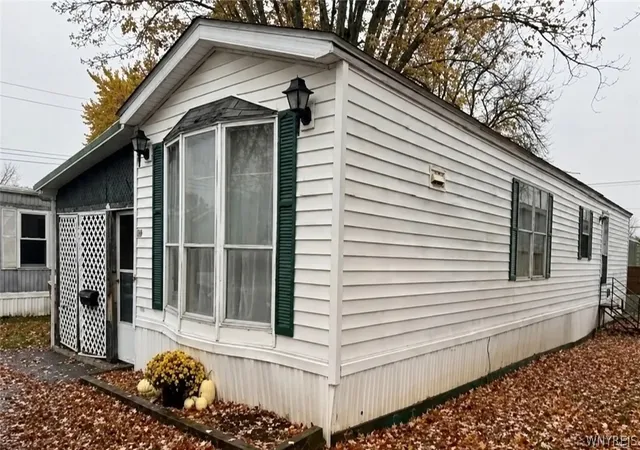 Homes for sale in Cheektowaga, NY | 15 Lobue Ln, Cheektowaga, NY 14225 | MLS# B1687361