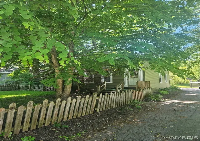 3rd image of 6857 Webster Rd, Orchard Park, NY 14127 | MLS# B1686313