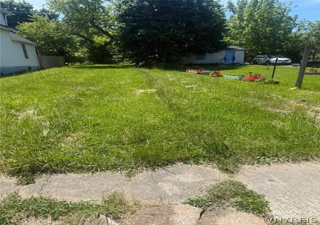 2nd image of 843 Woodlawn Ave, Buffalo, NY 14211 | MLS# B1687394