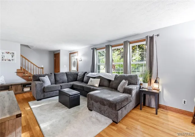 5th image of 104 Park Lane Cir, Lockport, NY 14094 | MLS# B1687222