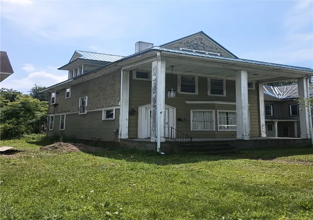 1st image of 11 W Washington St, Bath, NY 14810 | MLS# R1687428