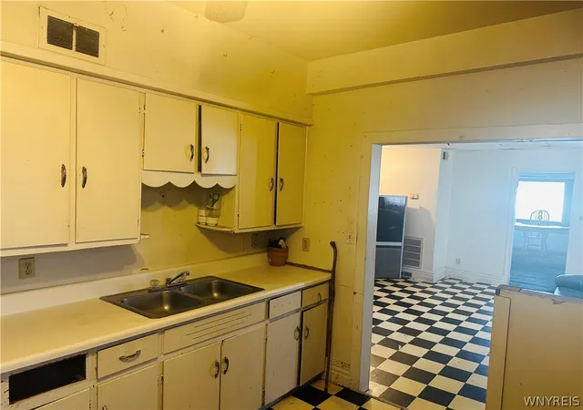 Homes for sale in Buffalo, NY | 1677 Main St, Buffalo, NY 14209 | MLS# B1687400