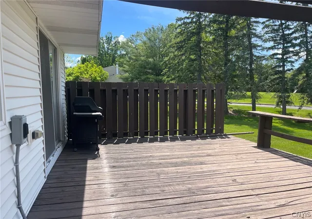 Homes for sale in Oneida, NY | 576 Stoneleigh Rd, Oneida, NY 13421 | MLS# S1686546
