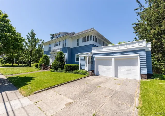 3rd image of 194 Clifton Pl, Syracuse, NY 13206 | MLS# S1687488