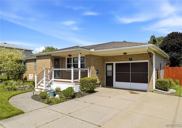 2nd image of 17 Organ Cres, West Seneca, NY 14224 | MLS# B1686418