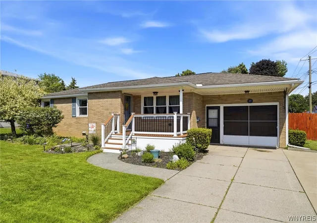 3rd image of 17 Organ Cres, West Seneca, NY 14224 | MLS# B1686418