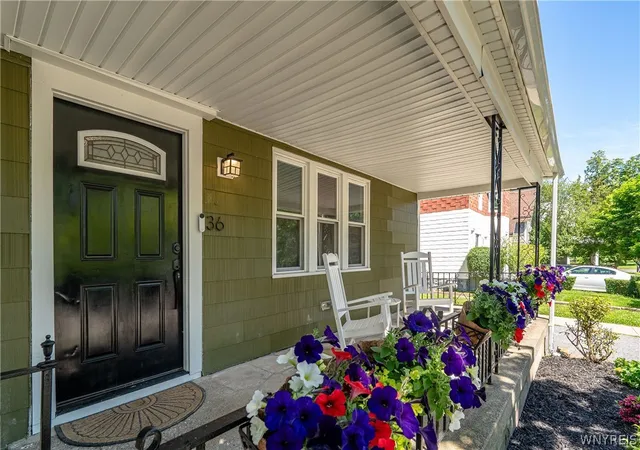 Homes for sale in Buffalo, NY | 36 Abbottsford Pl, Buffalo, NY 14213 | MLS# B1686960