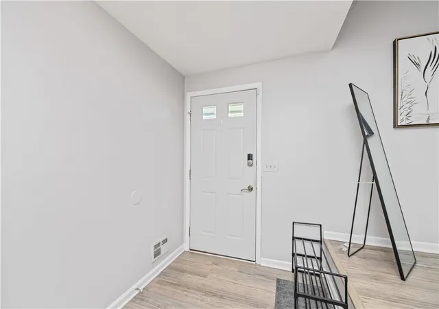 3rd image of 388 Olde Harbour Trl, Rochester, NY 14612 | MLS# R1685641