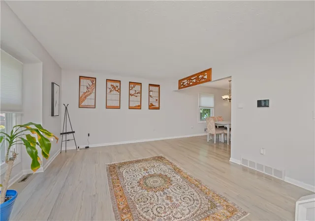 5th image of 388 Olde Harbour Trl, Rochester, NY 14612 | MLS# R1685641