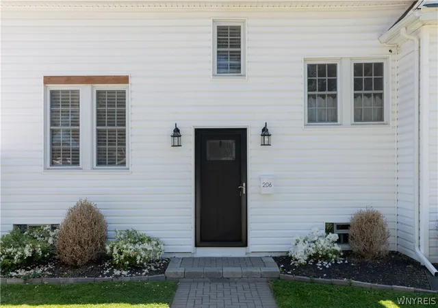 Homes for sale in Buffalo, NY | 206 Tuscarora Rd, Buffalo, NY 14220 | MLS# B1687513