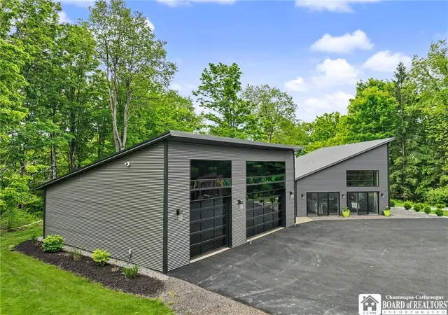 4th image of 14075 Mill St, Springville, NY 14141 | MLS# R1687316