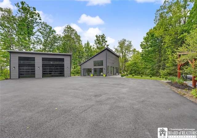 5th image of 14075 Mill St, Springville, NY 14141 | MLS# R1687316