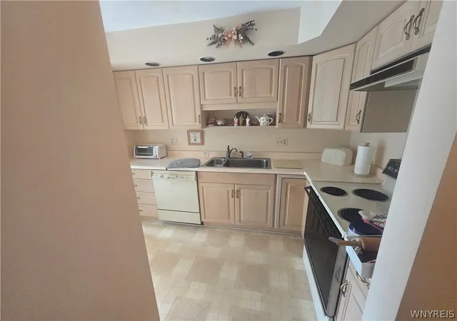 4th image of 8 Thomasville Dr, Rochester, NY 14612 | MLS# B1686917