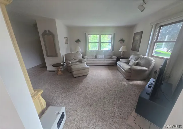 5th image of 8 Thomasville Dr, Rochester, NY 14612 | MLS# B1686917