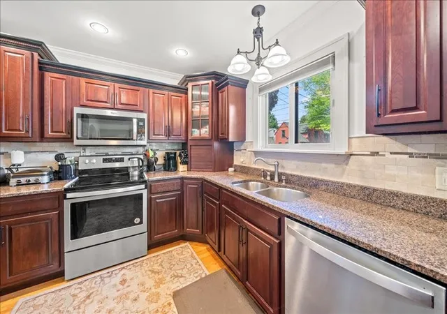 3rd image of 196 Leroy St, Binghamton, NY 13905 | MLS# R1687550