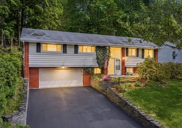 1st image of 916 Chestnut Ln, Vestal, NY 13850 | MLS# R1687563