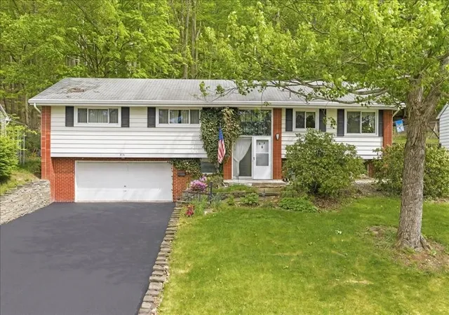 45th image of 916 Chestnut Ln, Vestal, NY 13850 | MLS# R1687563