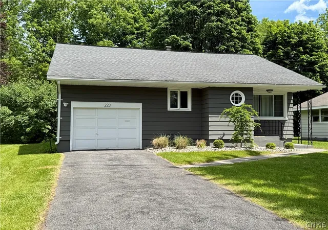 Homes for sale in Syracuse, NY | 223 Goodrich Ave, Syracuse, NY 13210 | MLS# S1683444