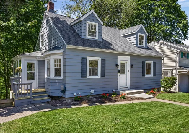 2nd image of 27 Dakeland Rd, Irondequoit, NY 14617 | MLS# R1687579