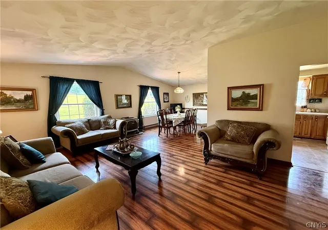 Homes for sale in New Hartford, NY | 27 Meadowbrook Dr, New Hartford, NY 13413 | MLS# S1678844