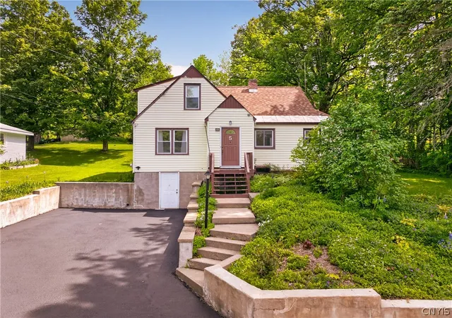 1st image of 5 Marwood Rd, Utica, NY 13502 | MLS# S1686632