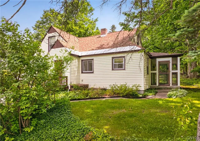 Photo 3 of Sale Pending at 5 Marwood Rd, Utica, NY 13502 | MLS# S1686632 | Listing updated on 2026-07-30