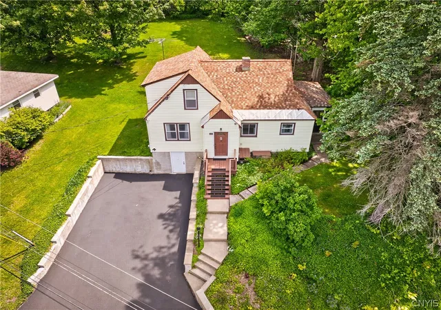 Photo 4 of Sale Pending at 5 Marwood Rd, Utica, NY 13502 | MLS# S1686632 | Listing updated on 2026-07-30