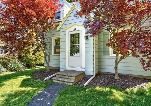 2nd image of 34 Seacliffe Rd, Irondequoit, NY 14622 | MLS# R1685817