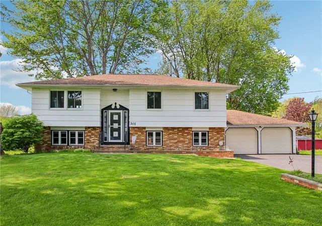1st image of 301 Bennett Rd, Parma, NY 14468 | MLS# R1683468