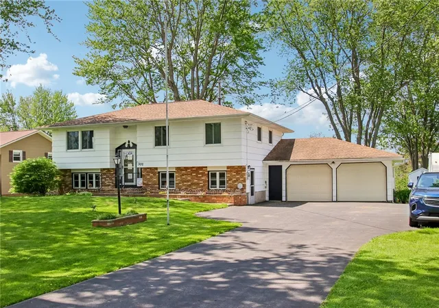 2nd image of 301 Bennett Rd, Parma, NY 14468 | MLS# R1683468