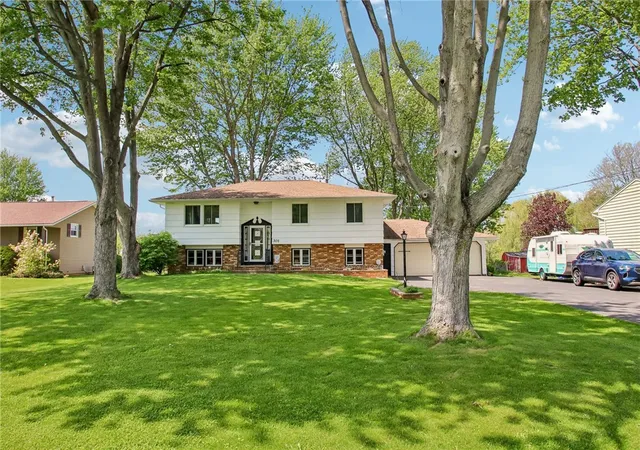 3rd image of 301 Bennett Rd, Parma, NY 14468 | MLS# R1683468