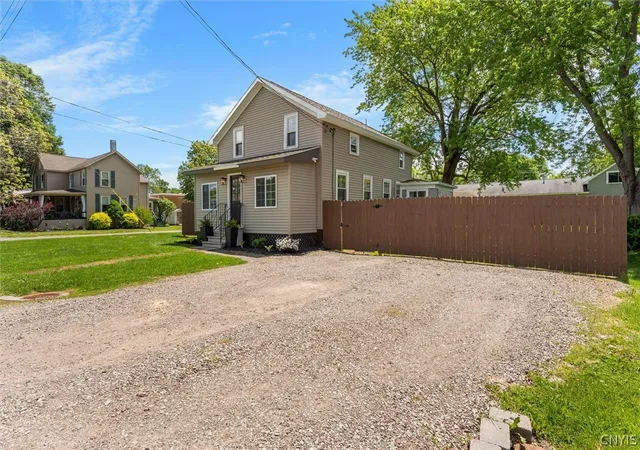 4th image of 5444 Baldwin St, Brewerton, NY 13029 | MLS# S1686739