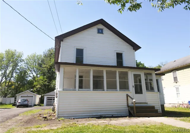 2nd image of 132 Chestnut St, Gowanda, NY 14070 | MLS# B1687536