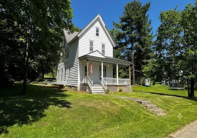 Photo 1 of Single family home for sale at 1008 South Ave, Bradford Town, PA 16701 | MLS# R1685499 | Listing updated on 2026-07-27